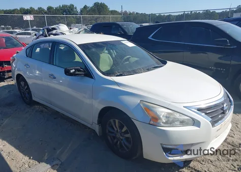 2015 Nissan Altima 2.5 из США, поврежденный, VIN 1N4AL3AP0FC476853